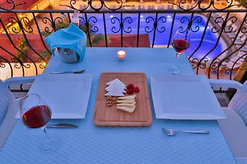 Samira Aparts & Kalkan